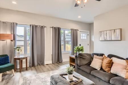 New Build 5 Min To Broadway Sleeps 10 Villa Nashville Buitenkant foto