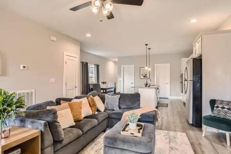 New Build 5 Min To Broadway Sleeps 10 Villa Nashville Buitenkant foto