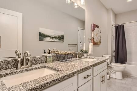 New Build 5 Min To Broadway Sleeps 10 Villa Nashville Buitenkant foto